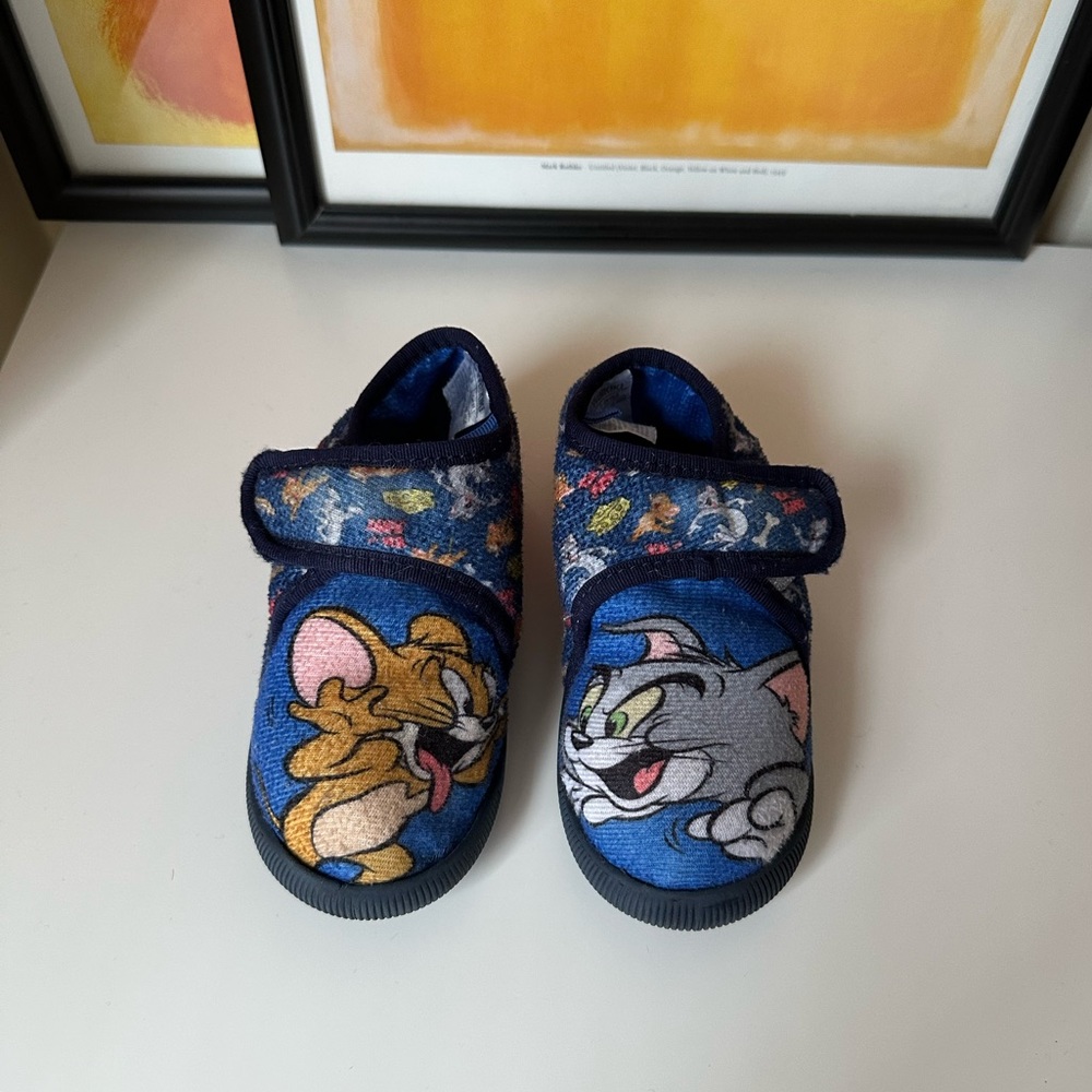 Kids Tom and Jerry slippers size 9.5
